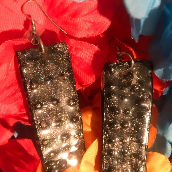 🖤 Handmade Earrings 🖤 - Picture 2 of 4